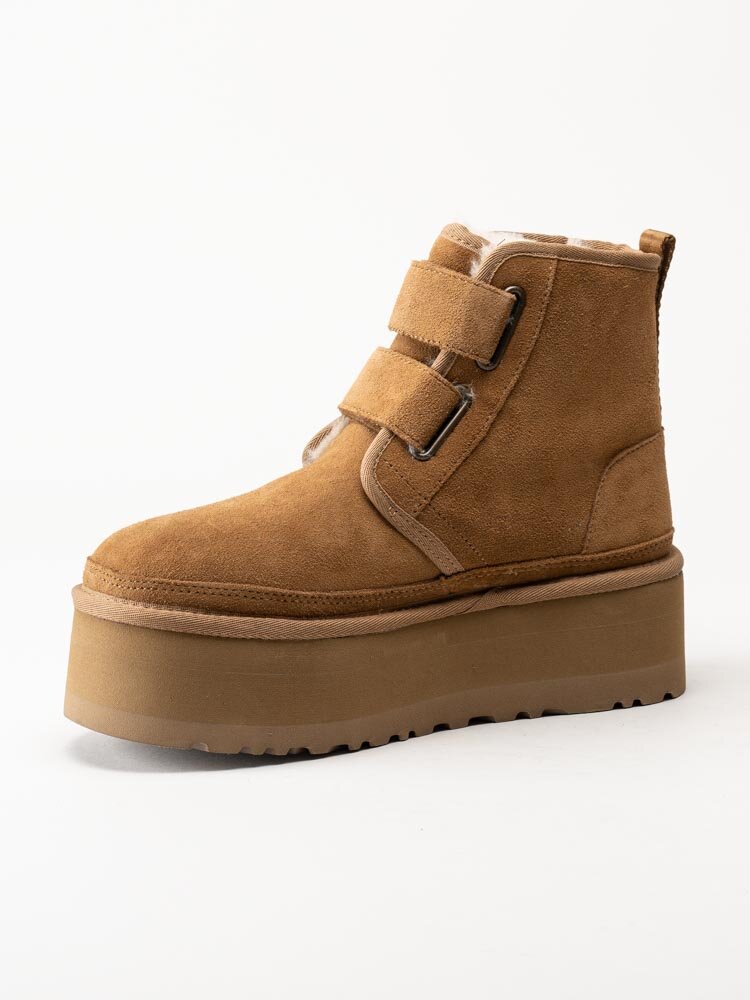 UGG - W Neumel Platform - Ljusbruna platåboots i mocka