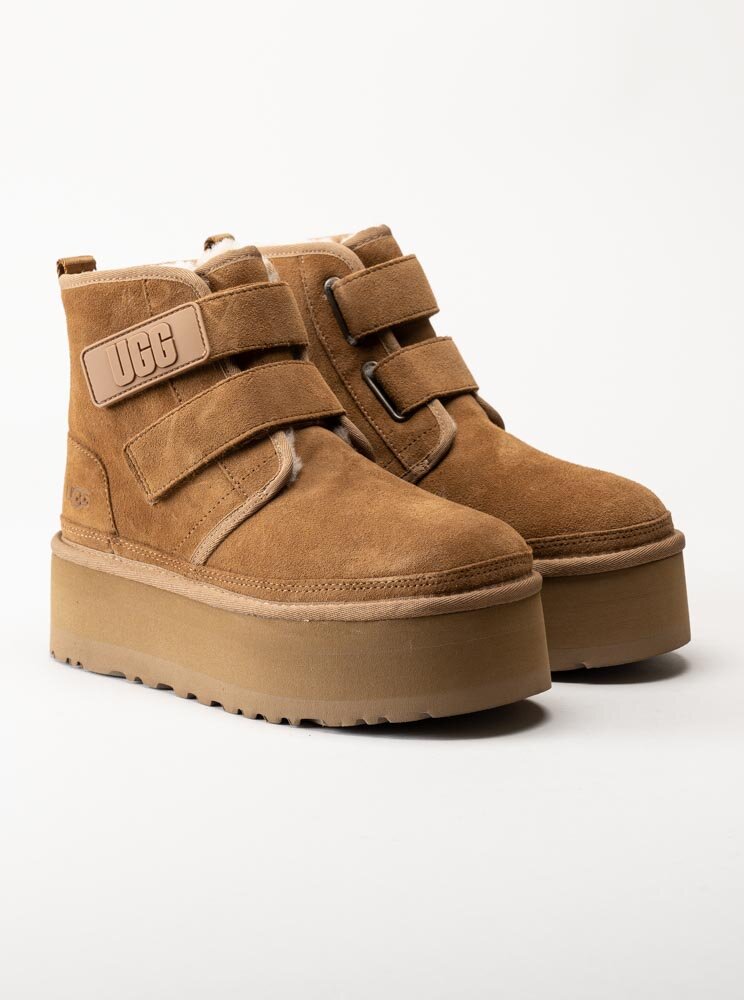 UGG - W Neumel Platform - Ljusbruna platåboots i mocka