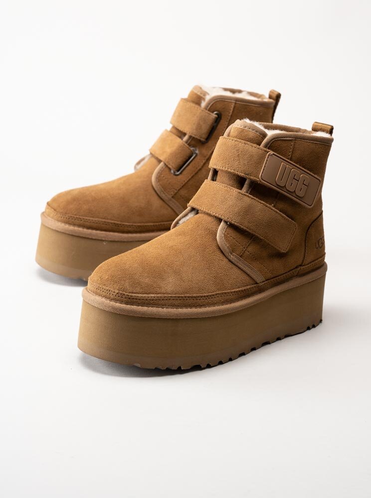 UGG - W Neumel Platform - Ljusbruna platåboots i mocka