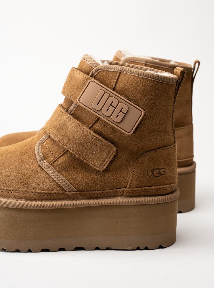 UGG - W Neumel Platform - Ljusbruna platåboots i mocka