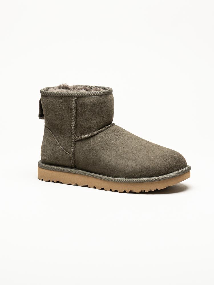 UGG - W Classic Mini II - Grå/gröna fårskinnsfodrade vinterboots i mocka