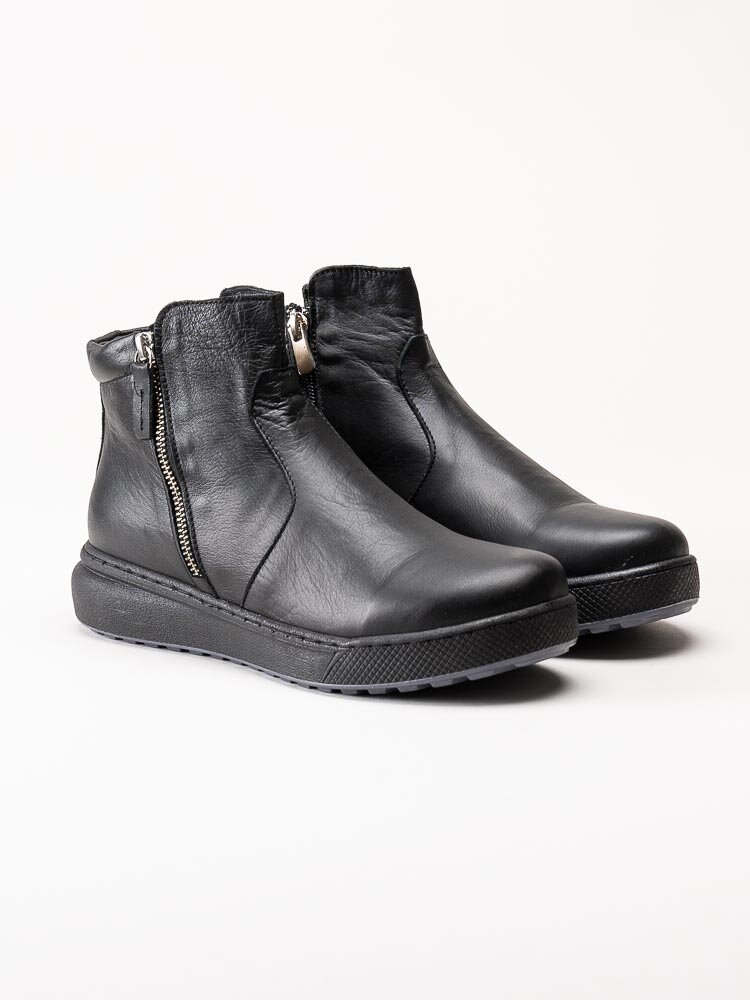 Charlotte of Sweden - Svarta boots i skinn