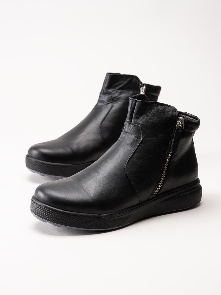 Charlotte of Sweden - Svarta boots i skinn
