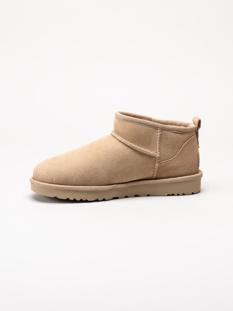 UGG - W Classic Ultra Mini - Beige låga boots i mocka