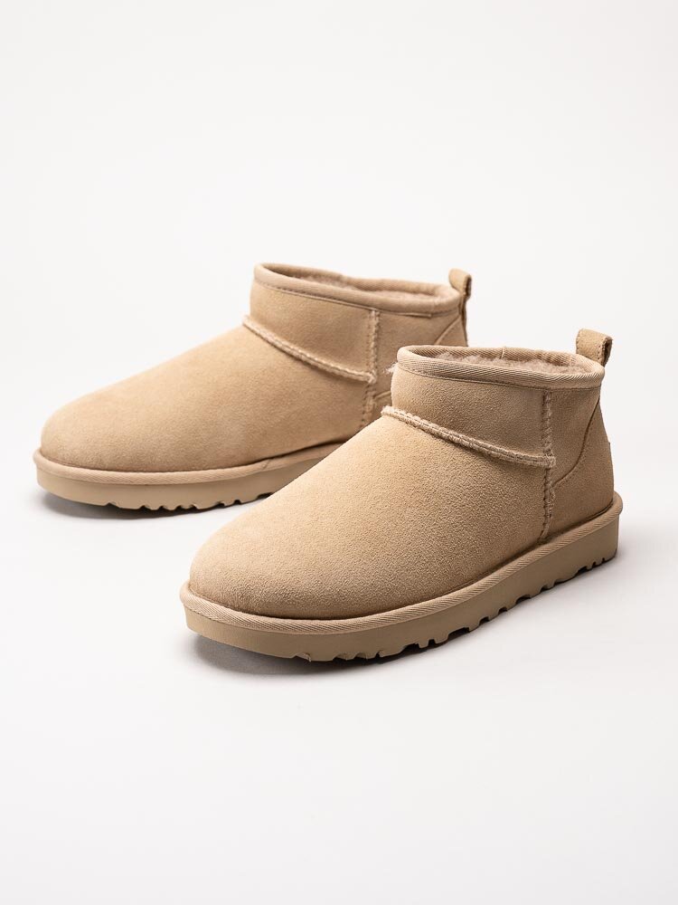 UGG - W Classic Ultra Mini - Beige låga boots i mocka