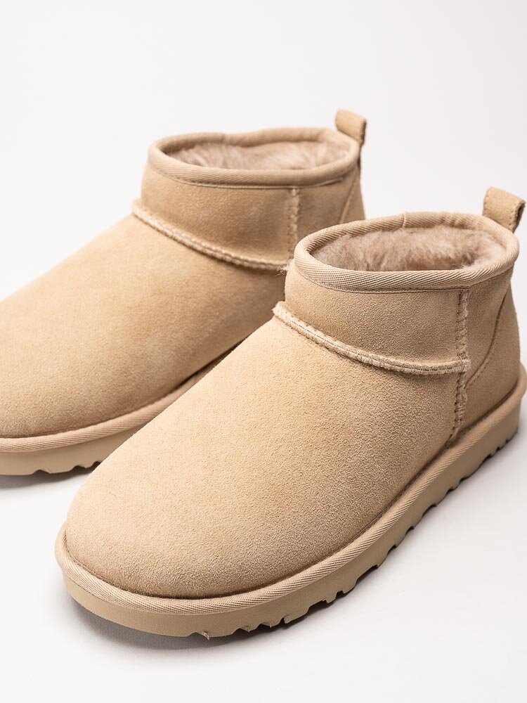 UGG - W Classic Ultra Mini - Beige låga boots i mocka