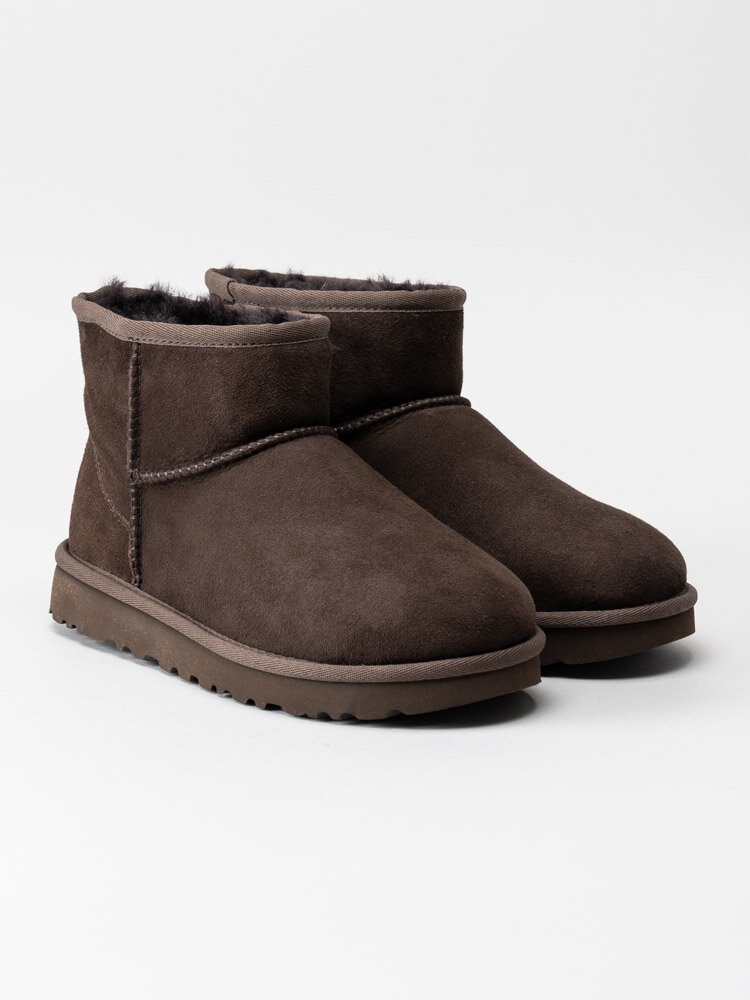 UGG - W Classic Mini II - Bruna fårskinnsfodrade vinterboots i mocka