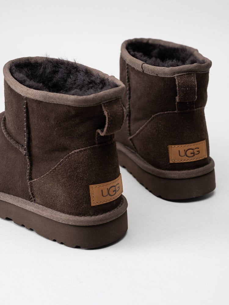 UGG - W Classic Mini II - Bruna fårskinnsfodrade vinterboots i mocka