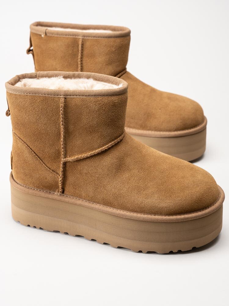 UGG - W Classic Mini Platform - Ljusbruna platåboots i mocka