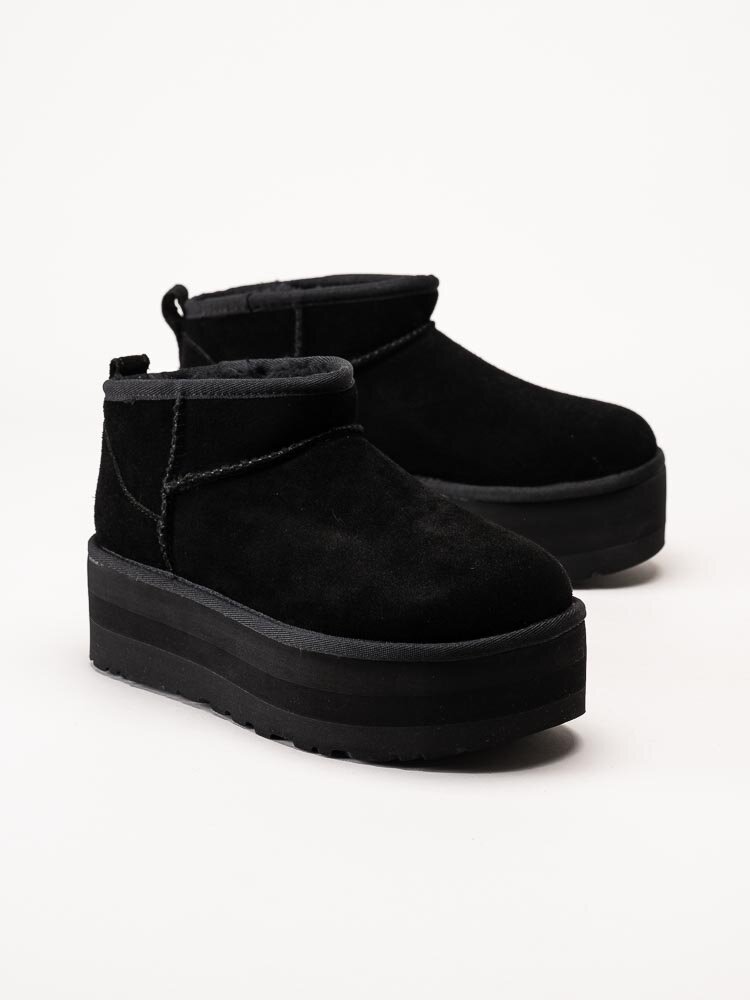 UGG - Classic Ultra Mini Platform - Svarta låga platåboots i mocka