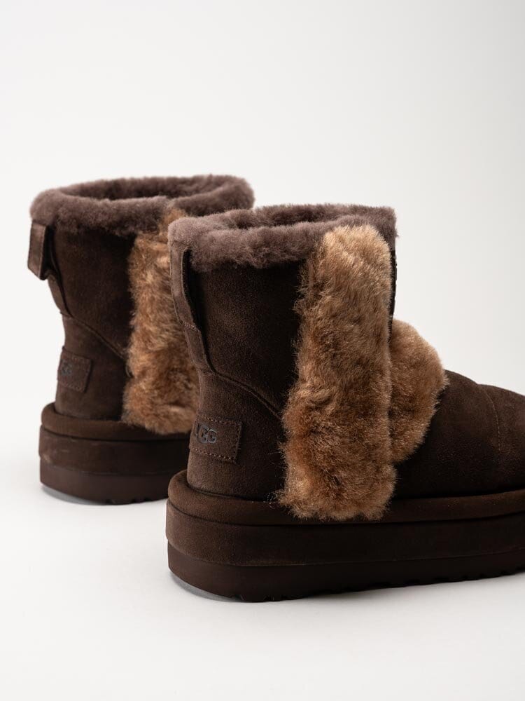 UGG - W Classic Chillapeak - Mörkbruna fodrade platåboots i mocka