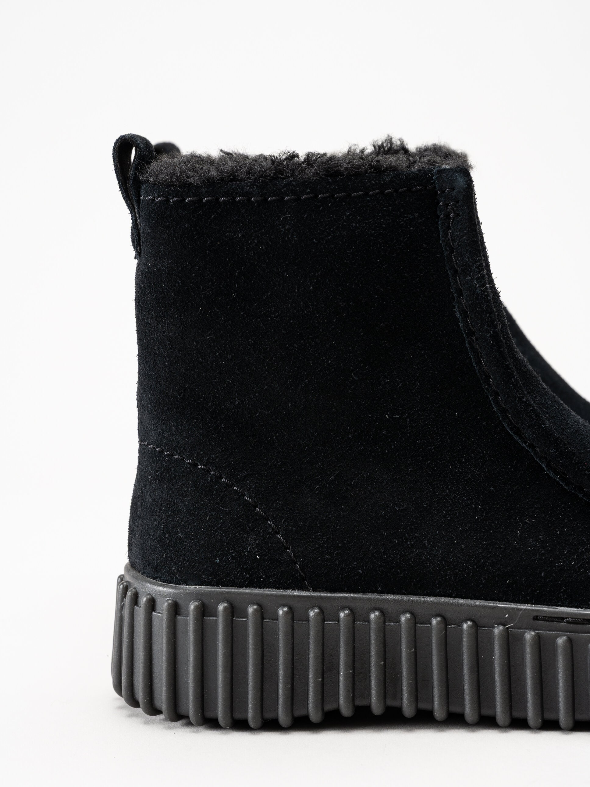 Clarks - Torhill Cozy - Svarta boots i mocka