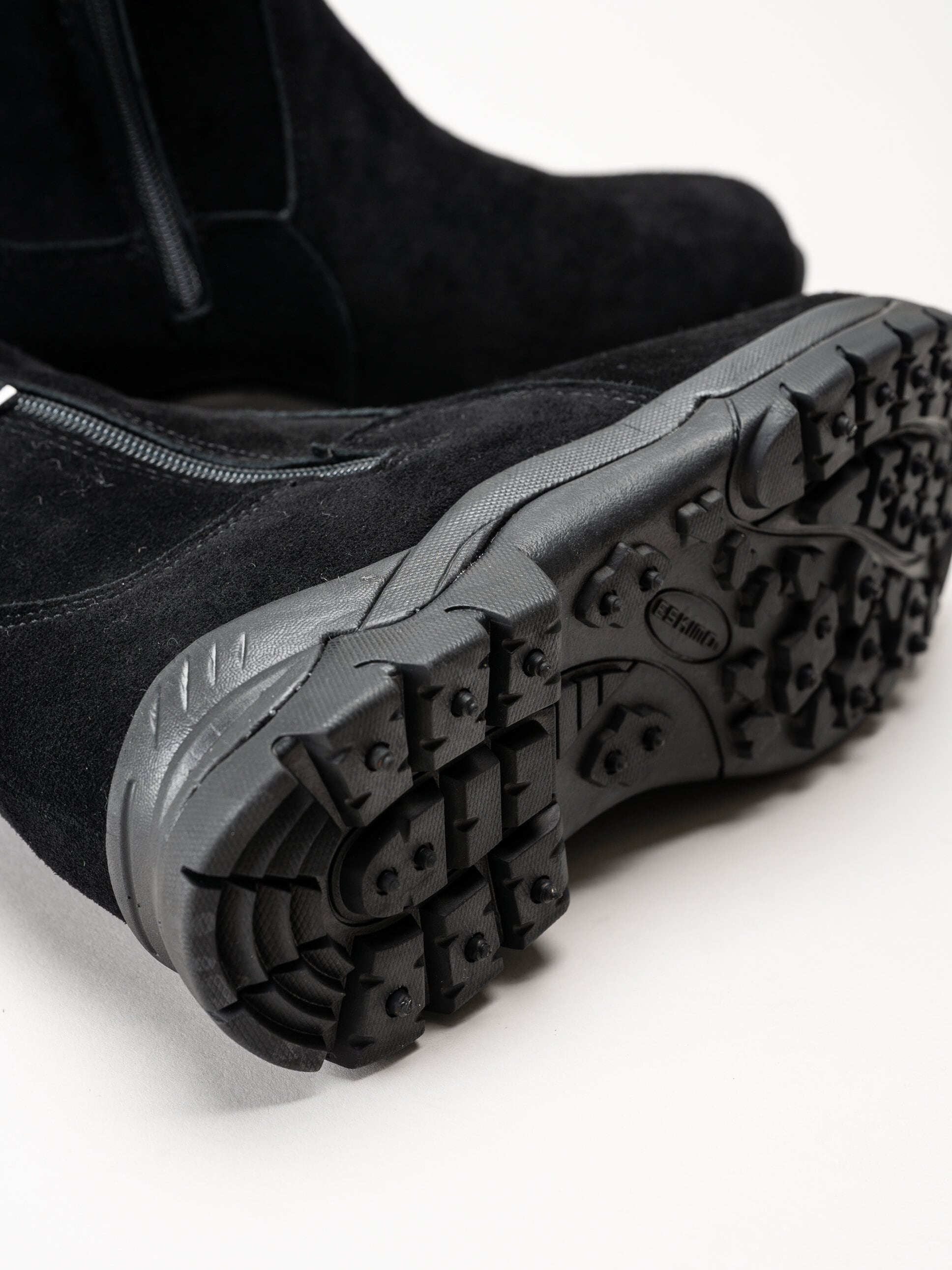 Eskimo - Kenton Studs - Svarta fodrade boots med dobbar i mocka