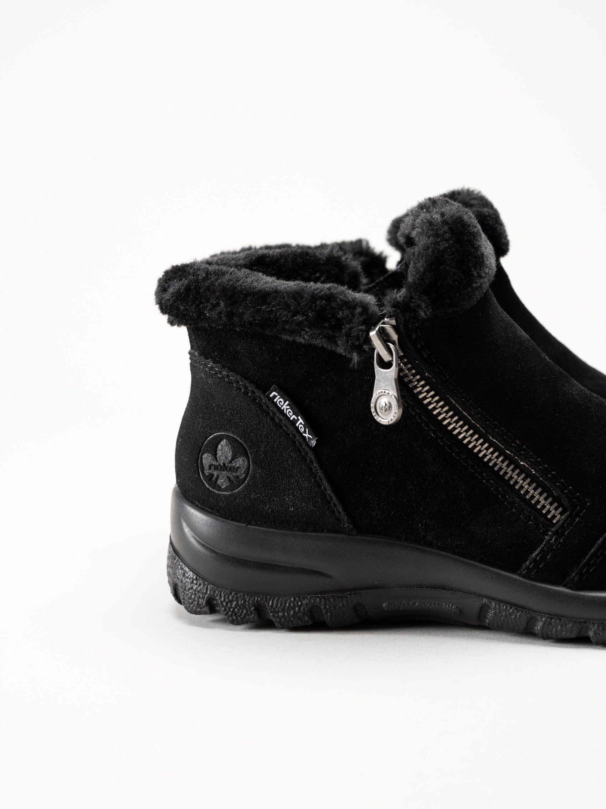 Rieker - Svarta fodrade boots i mocka