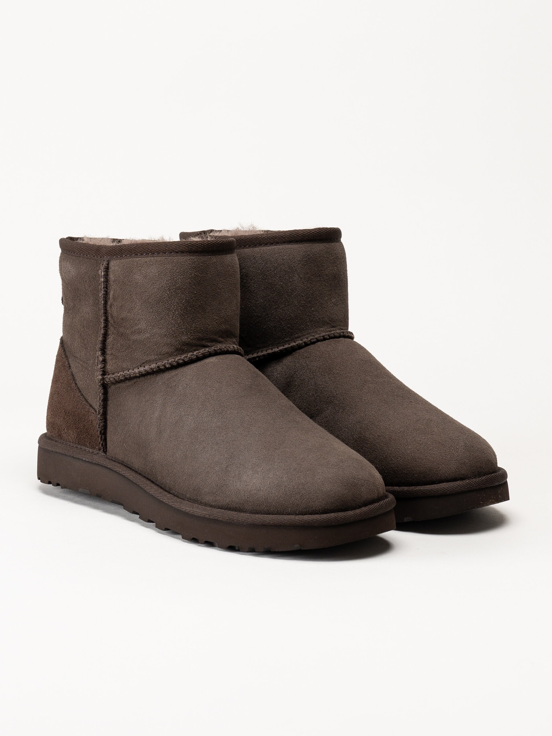 UGG - W Classic Mini II - Mörkruna fårskinnsfodrade vinterboots