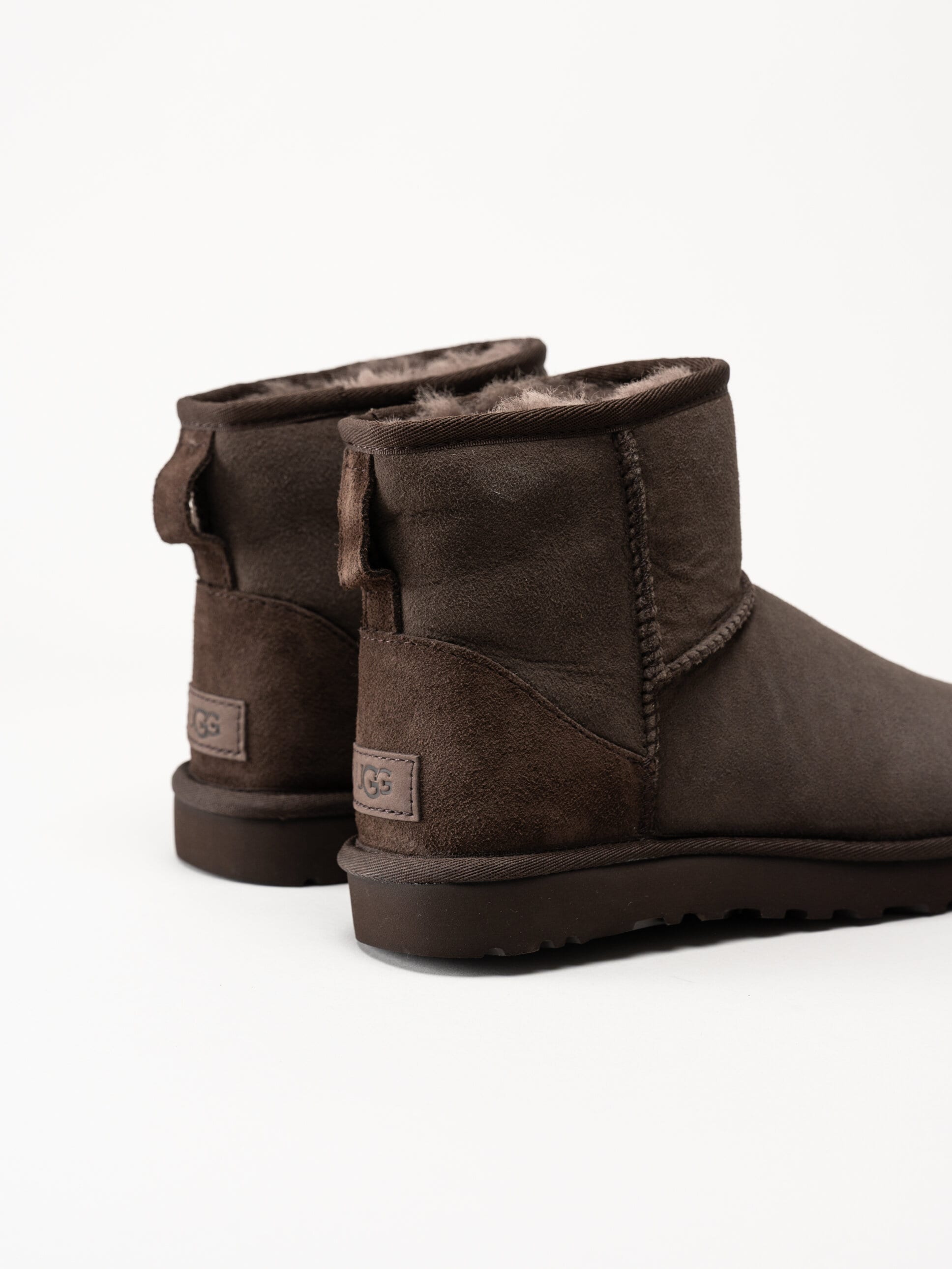 UGG - W Classic Mini II - Mörkruna fårskinnsfodrade vinterboots