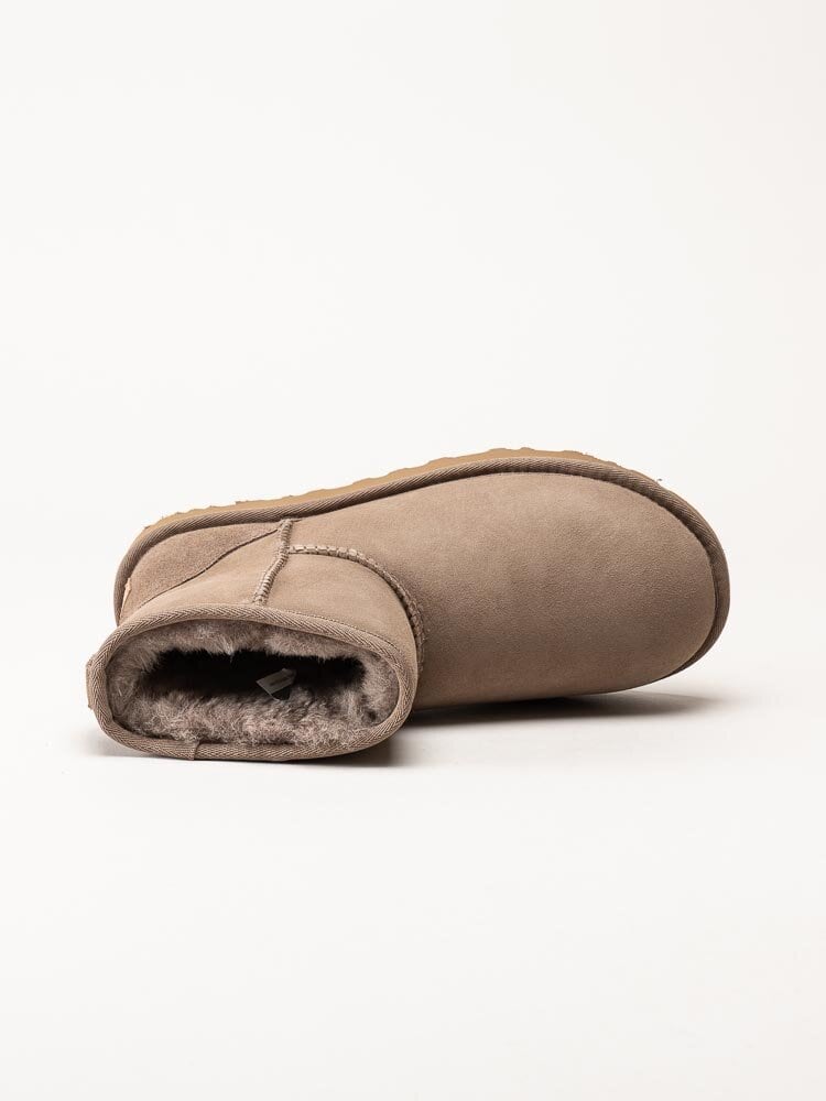 UGG - W Classic Mini II - Bruna fårskinnsfodrade boots i mocka