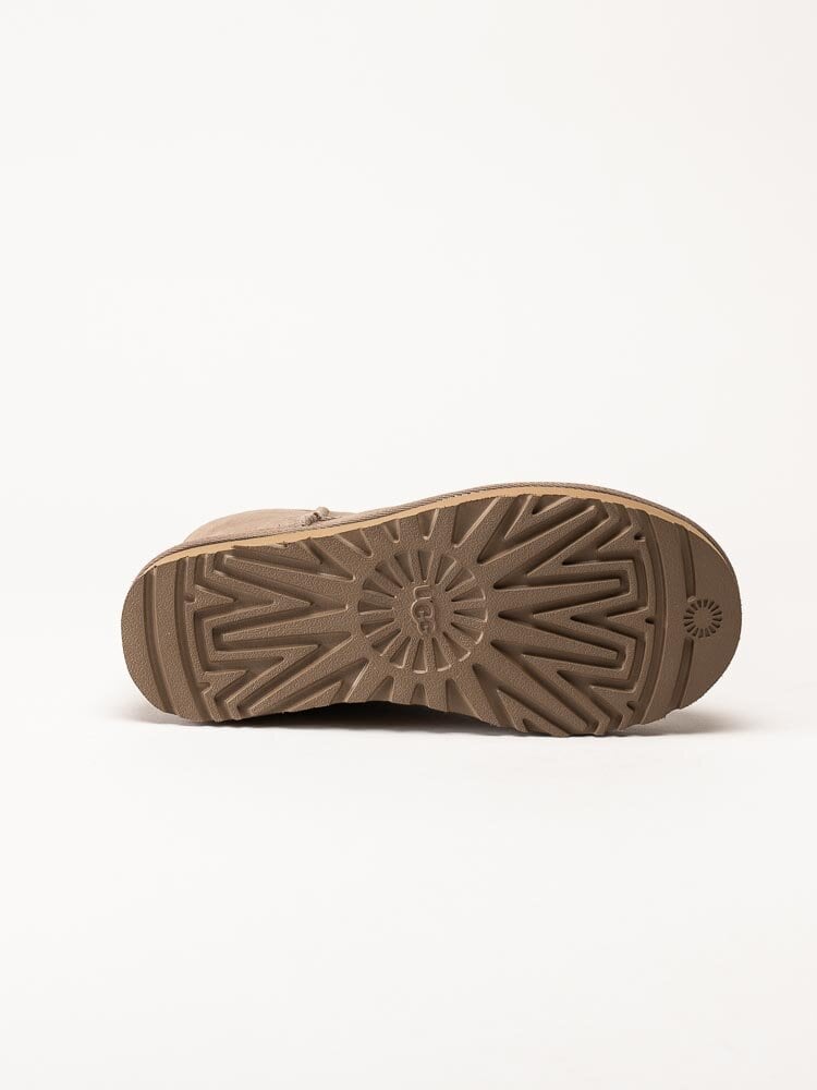 UGG - W Classic Mini II - Bruna fårskinnsfodrade boots i mocka