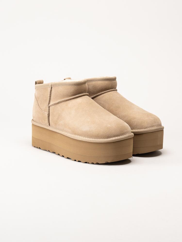 UGG - Ultra Mini Platform - Beige ullfodrade platåboots i mocka