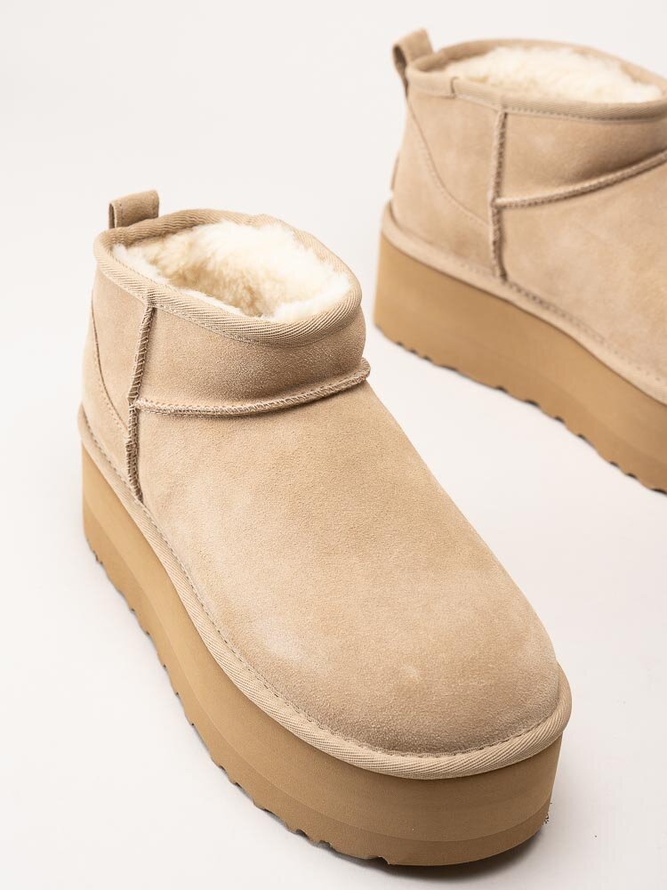 UGG - Ultra Mini Platform - Beige ullfodrade platåboots i mocka
