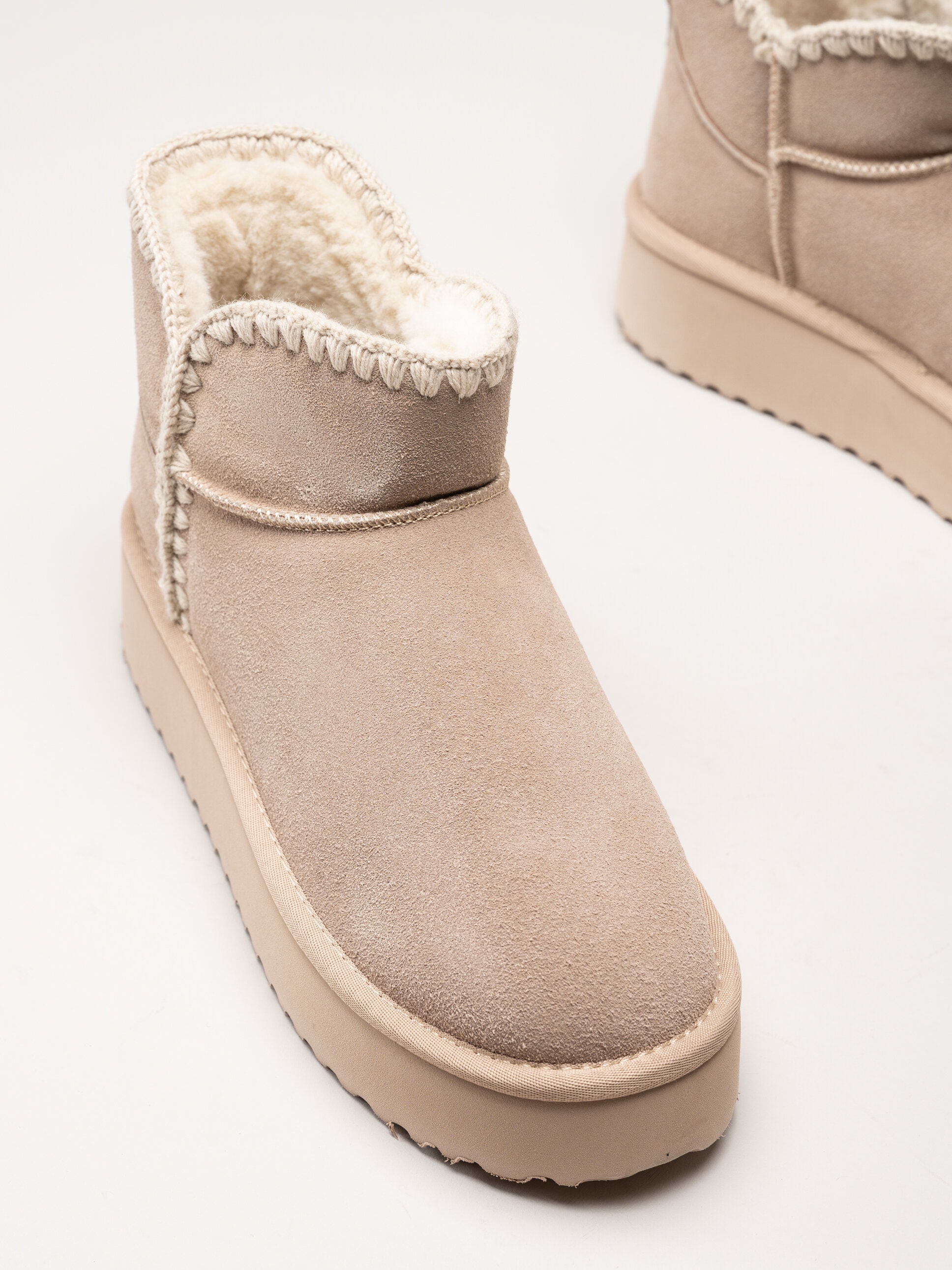 Duffy - Beige varmfodrade platåboots i mocka