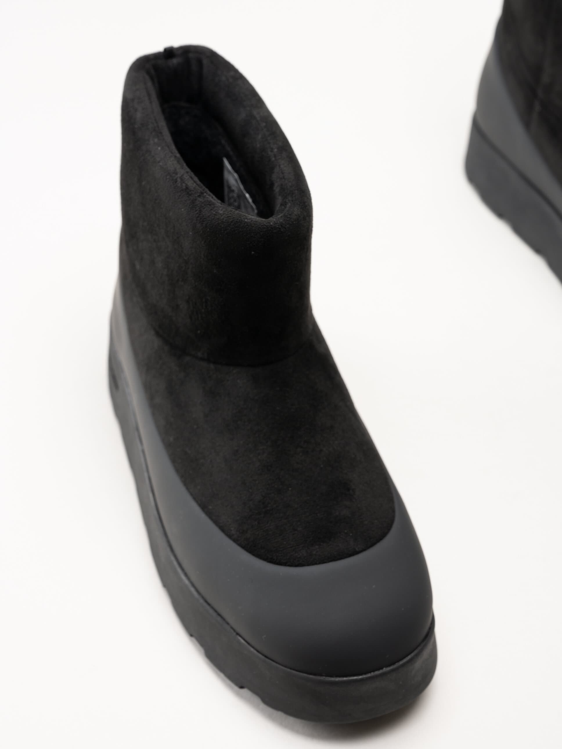 Tretorn - Asto Low Hybrid W - Svarta fodrade boots