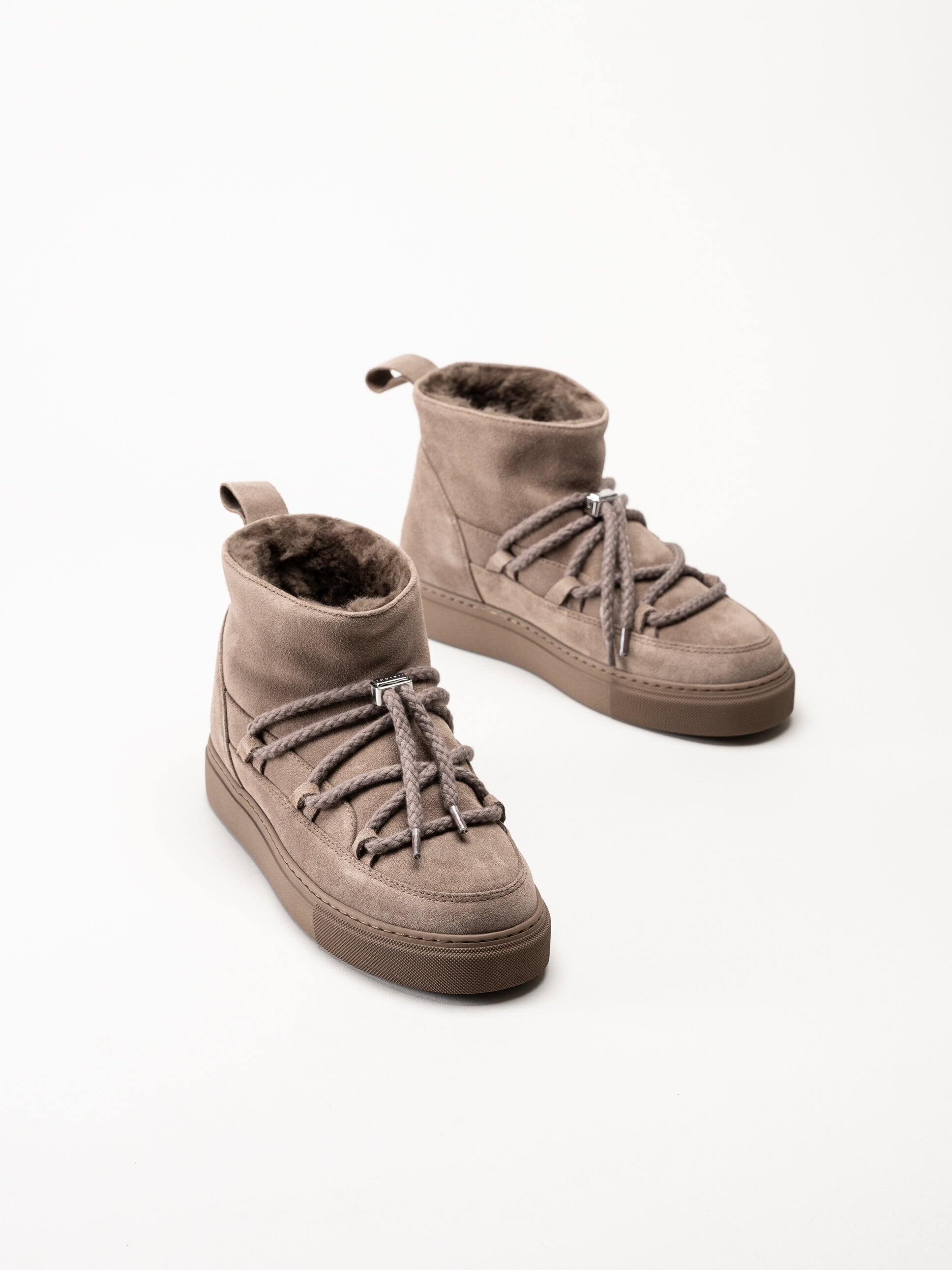 Inuikii - Classic Low - Grå fodrade boots i mocka