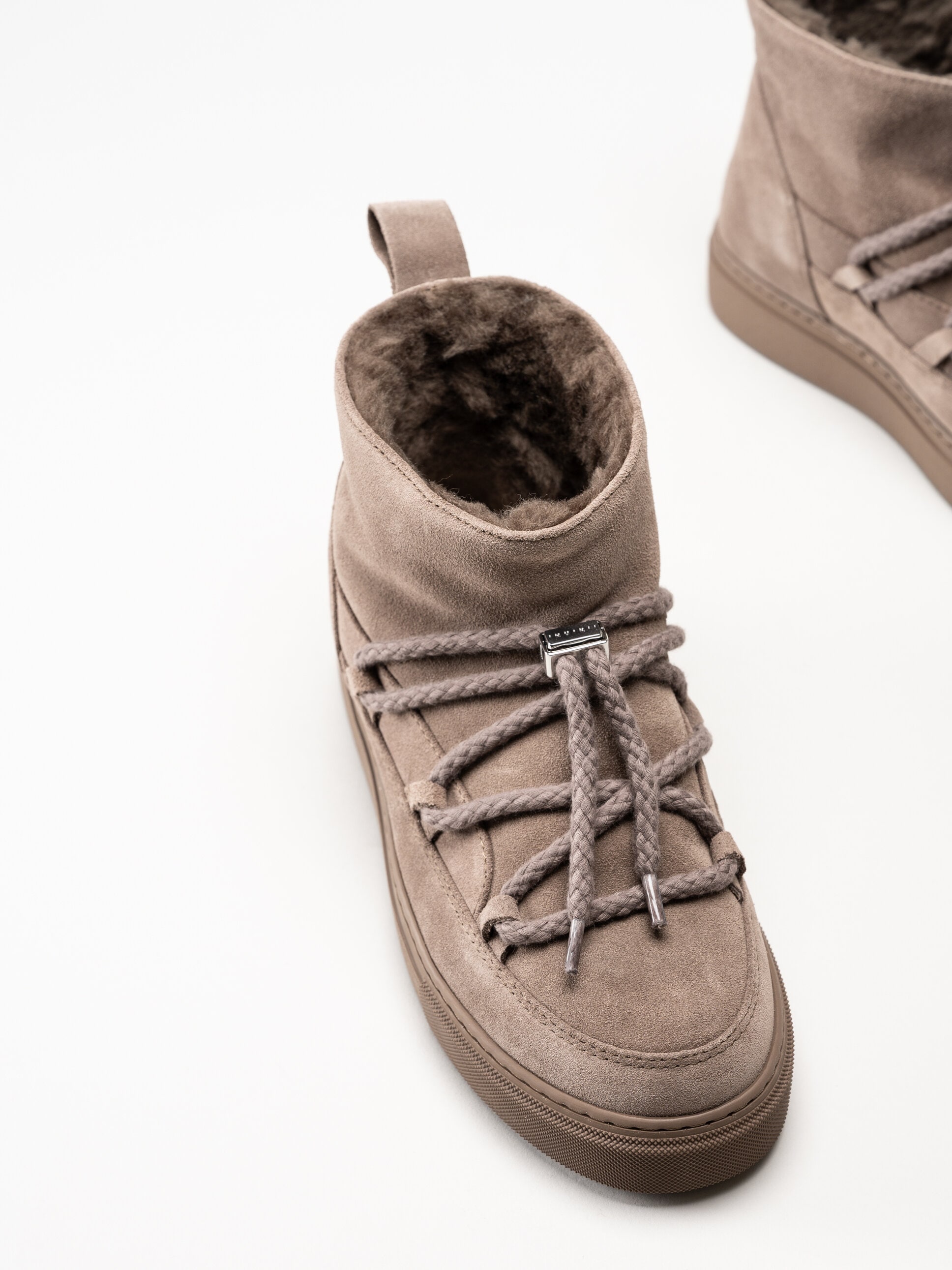 Inuikii - Classic Low - Grå fodrade boots i mocka