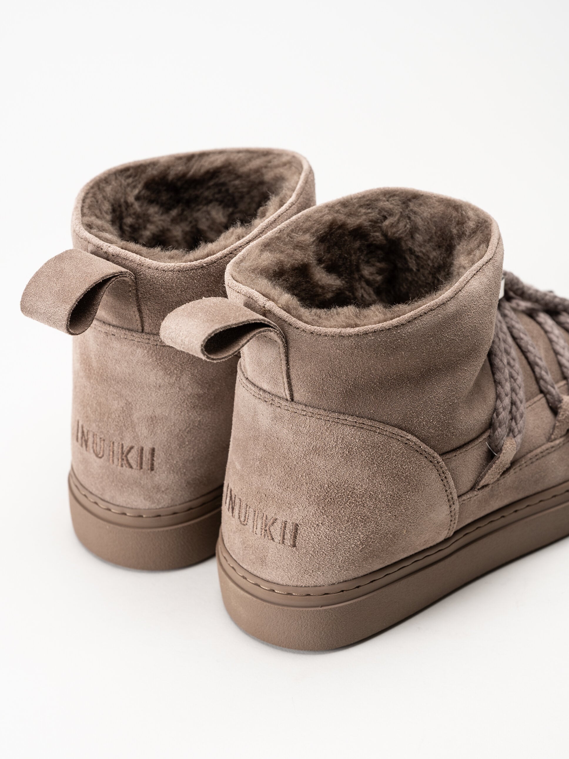 Inuikii - Classic Low - Grå fodrade boots i mocka