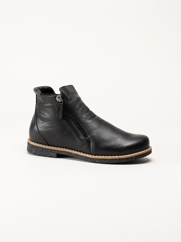 Charlotte of Sweden - Svarta boots i skinn