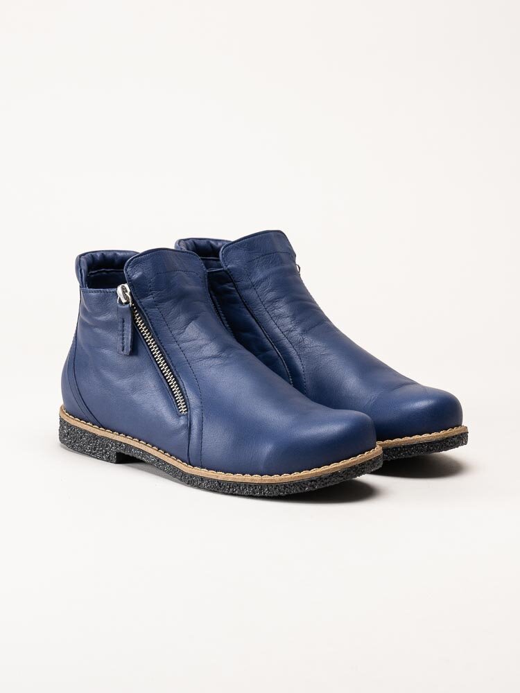 Charlotte of Sweden - Blå boots i skinn