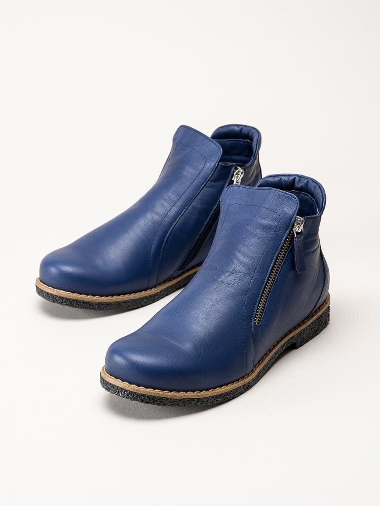Charlotte of Sweden - Blå boots i skinn