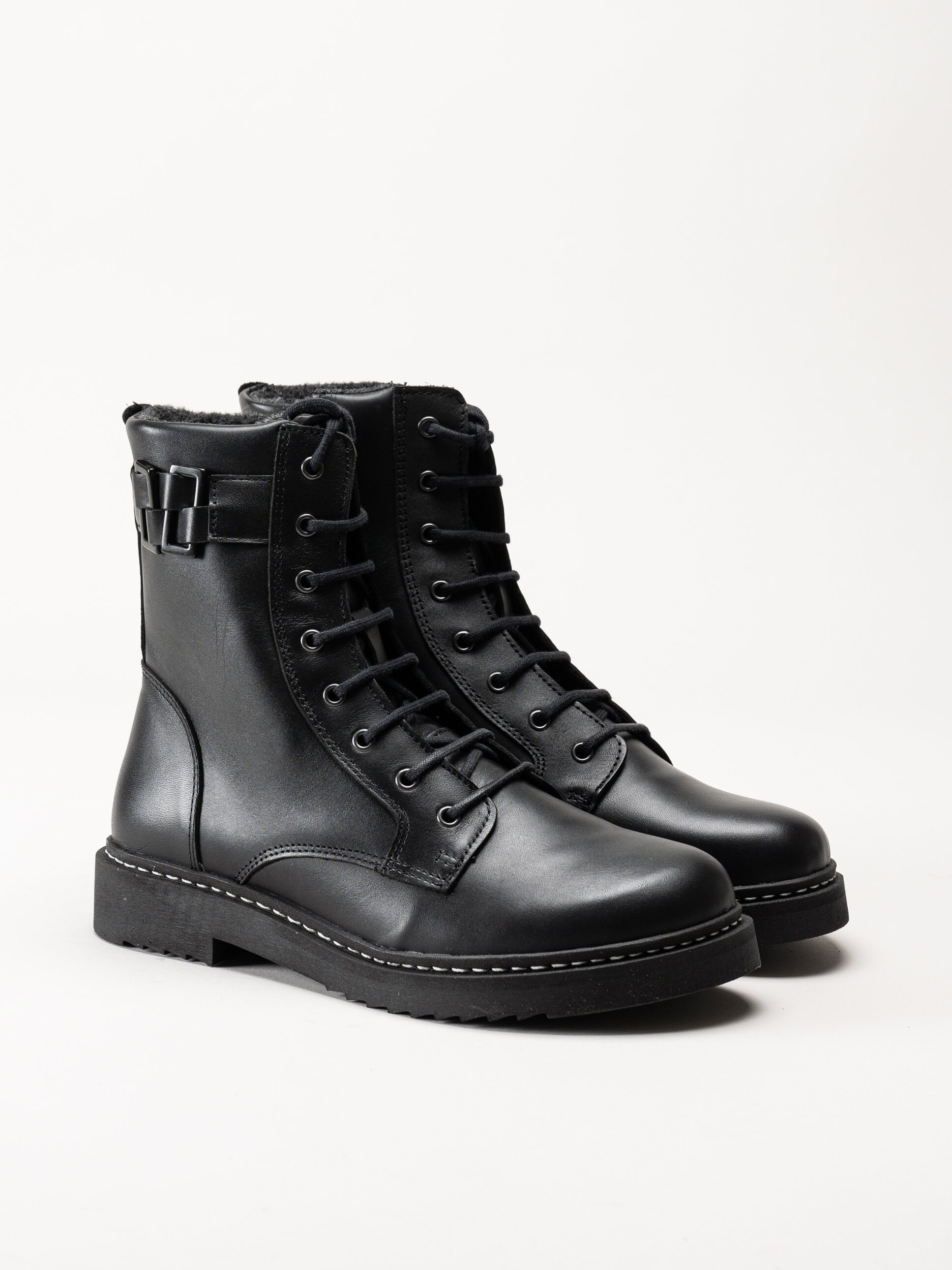 New Feet - Svarta kängor i skinn med Tex-membran