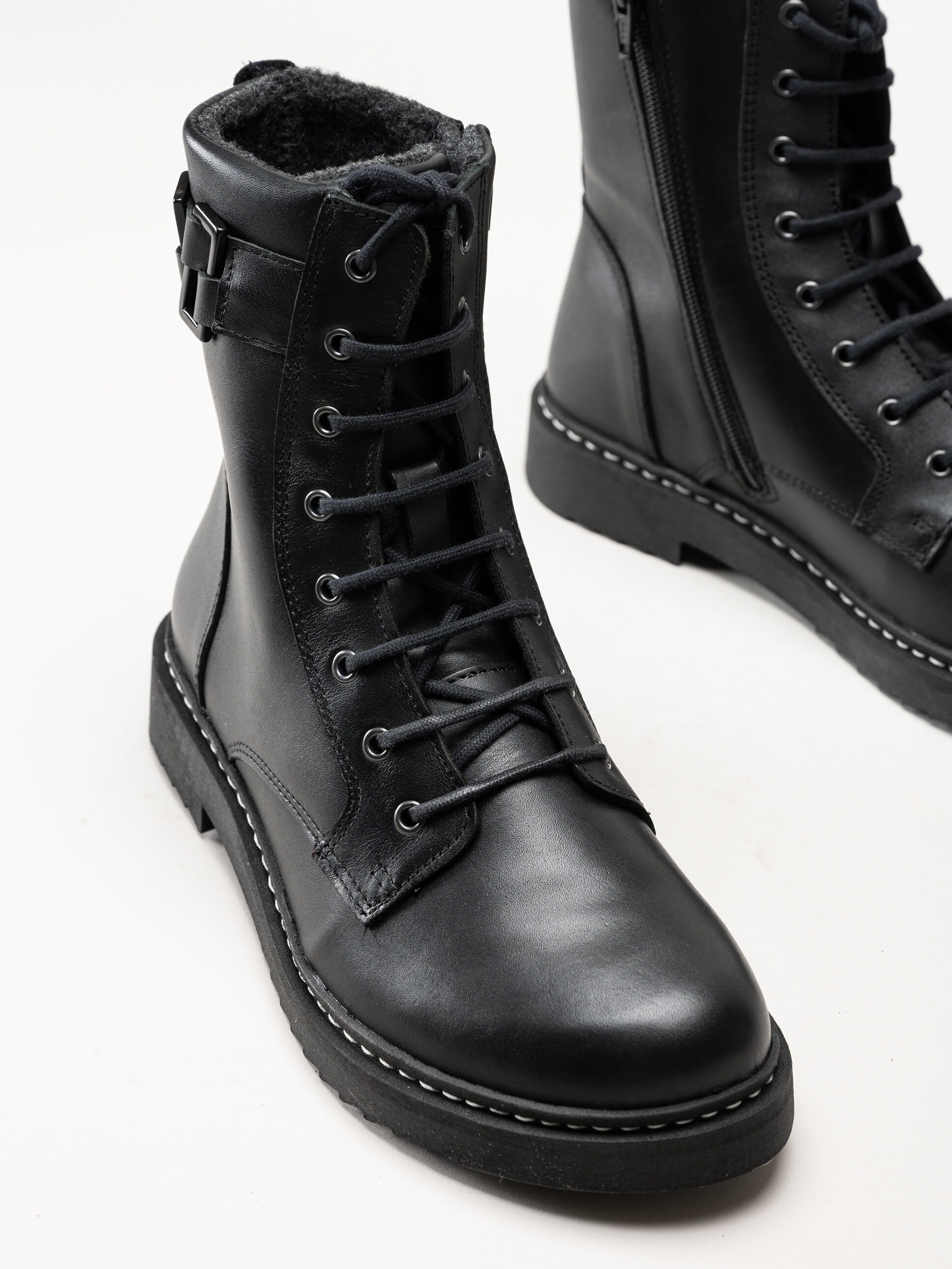 New Feet - Svarta kängor i skinn med Tex-membran