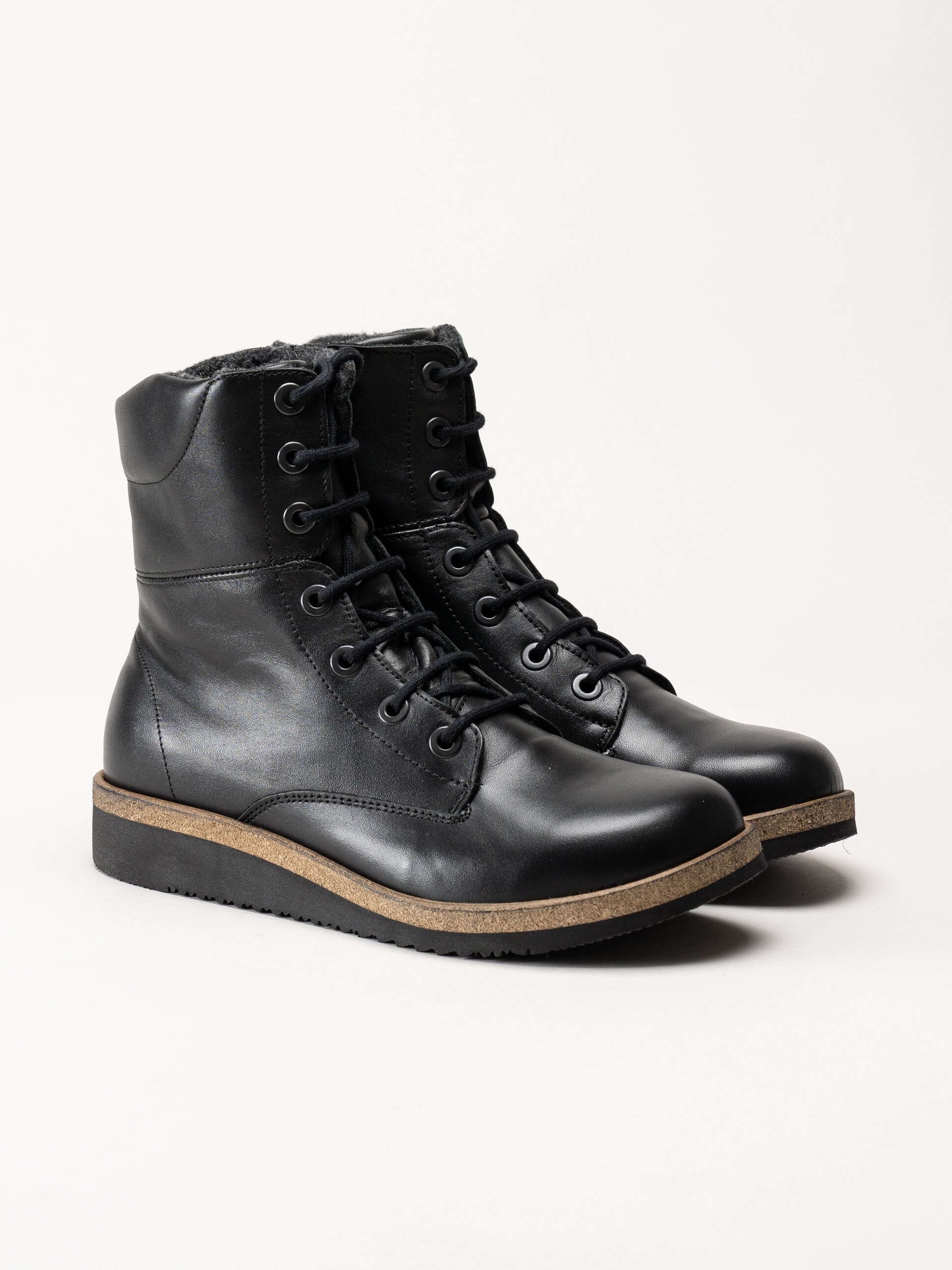 New Feet - Svarta kängor i skinn