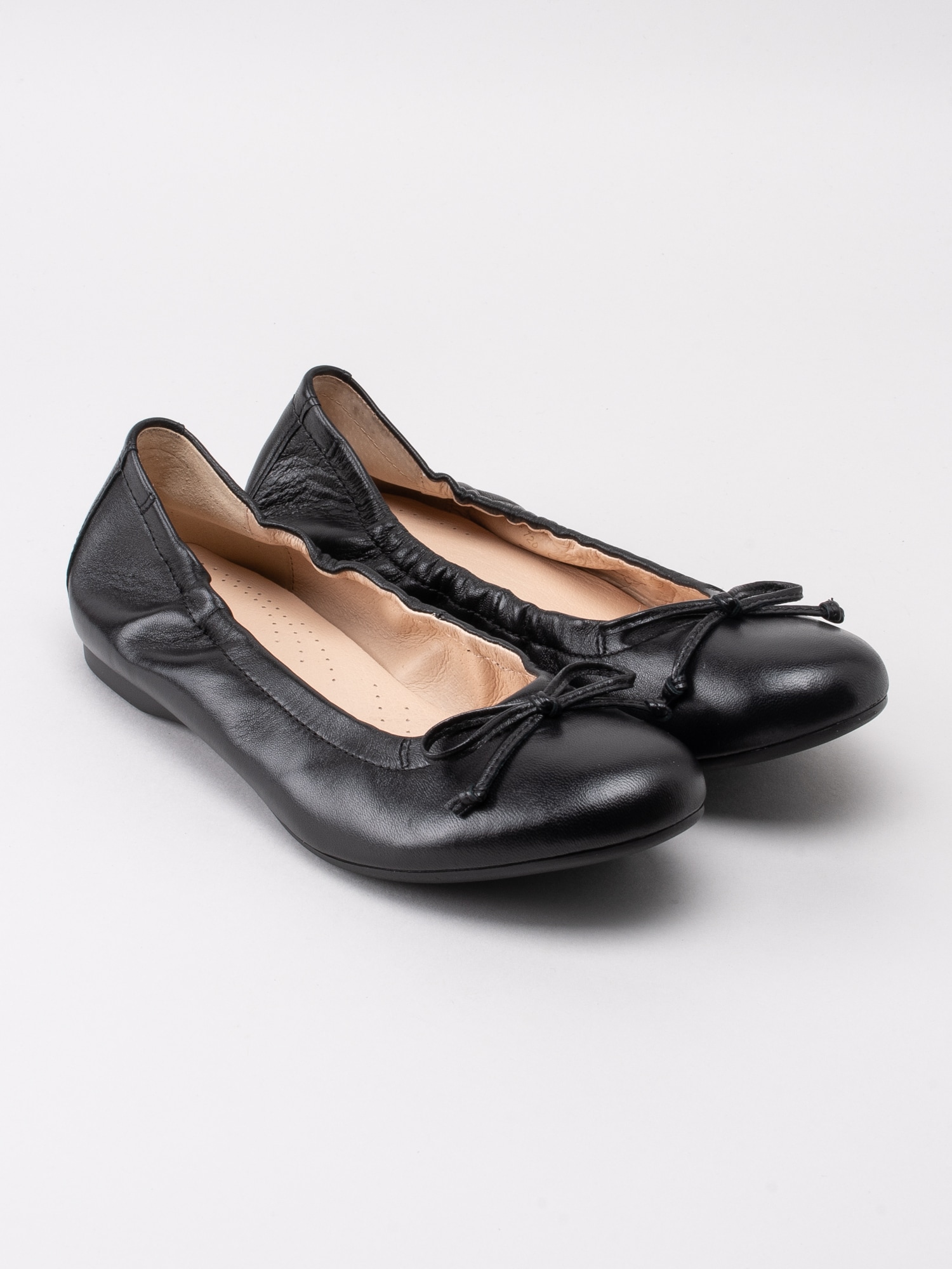 08191042 Gabor 24.120-27 svarta ballerinas med resårhäl-3