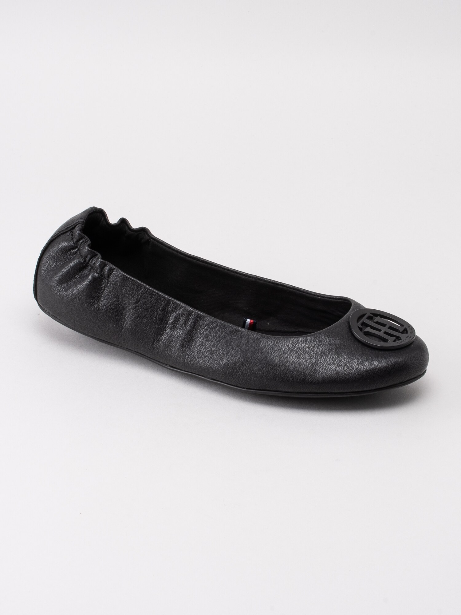 08191110 Tommy Hilfiger Appleton 18A FW0FW04073-990 svarta ballerinas i skinn med häl i resår-1