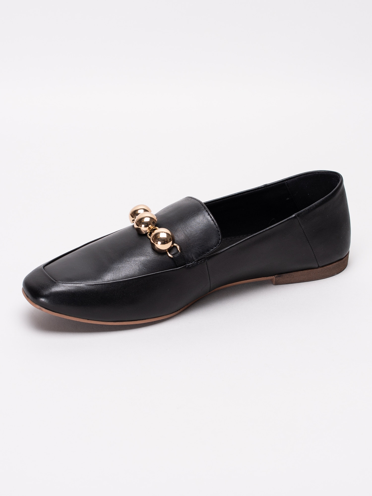 08191122 Vagabond Ayden 4505-301-20 svarta loafers med guldfärgade bollar-2