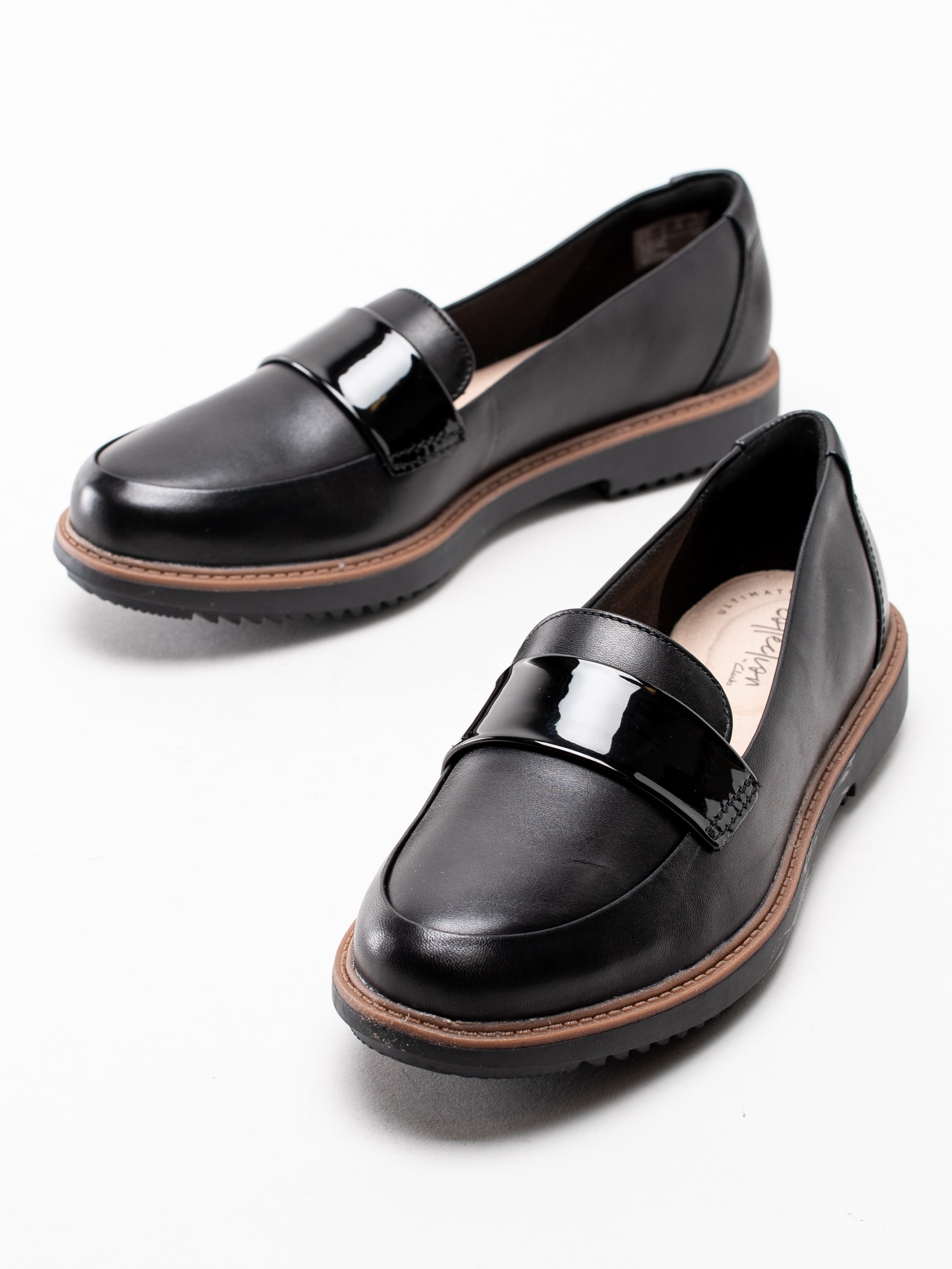 08193002 Clarks Raisie Arlie 26136341 svarta loafers med lackparti-6