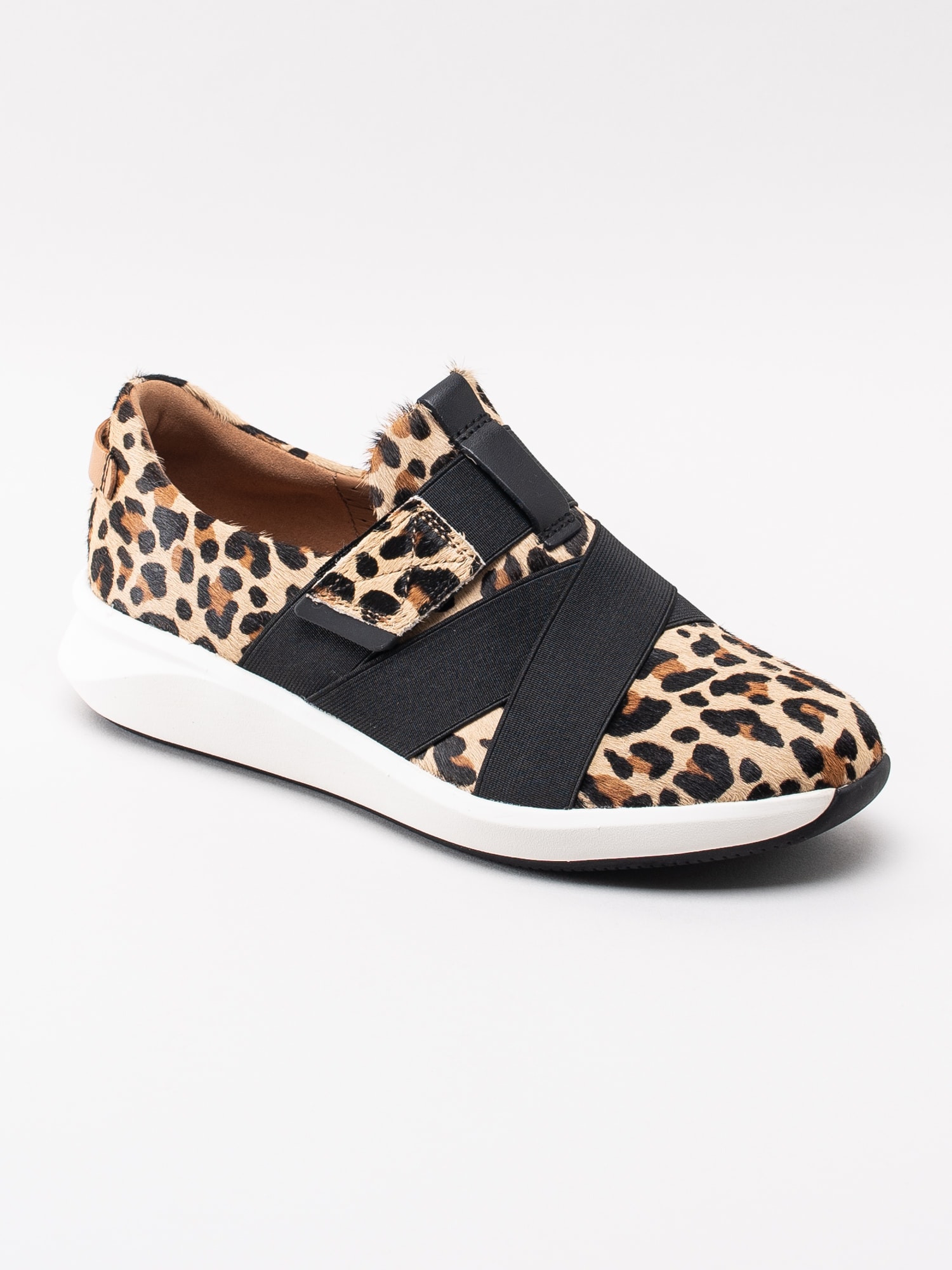 08193004 Clarks Un Rio Strap 26146147 beige leopard mönstrade resårskor i pälsimitation-1