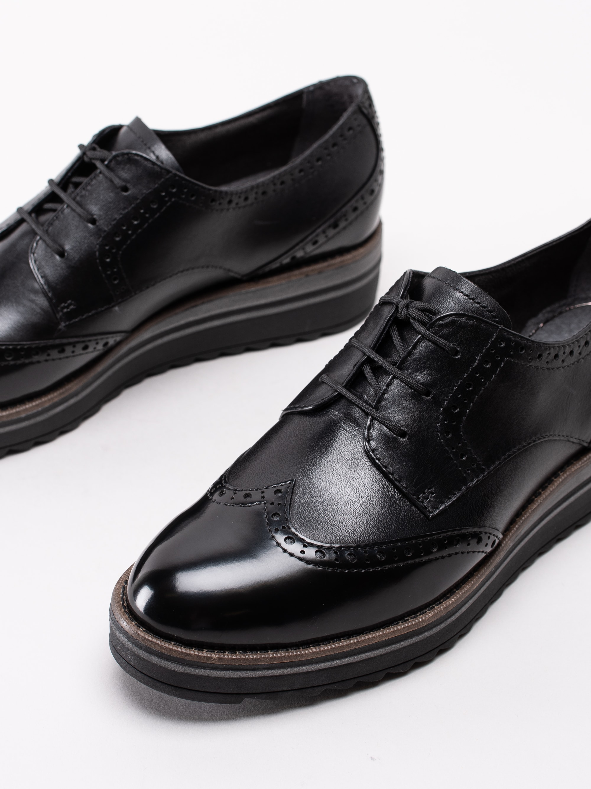 08193039 Tamaris 1-23729-23-065 svarta eleganta snörskor med brogues-6