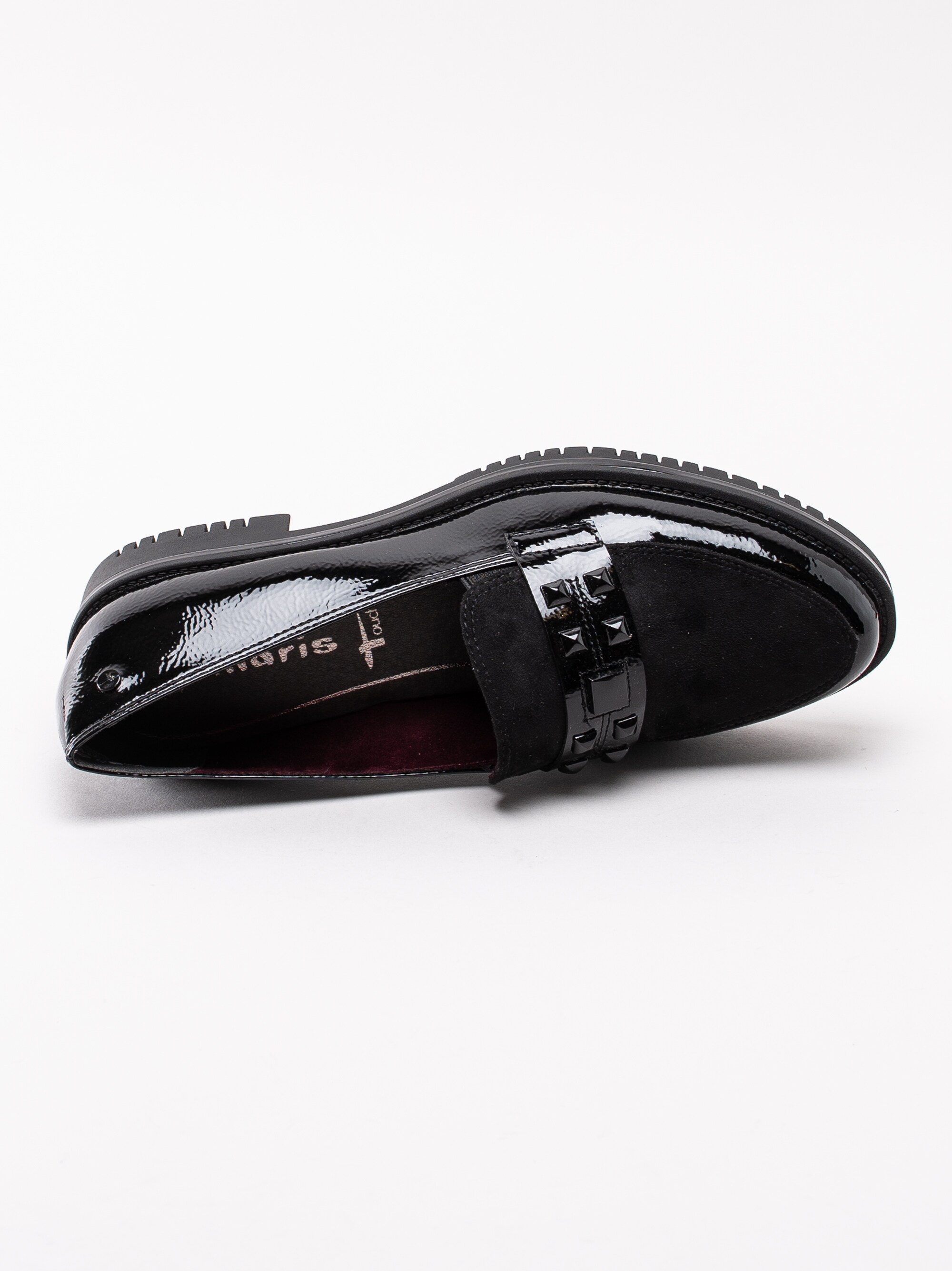 08193040 Tamaris 1-24706-23-073 svarta loafers med lackdetaljer-4