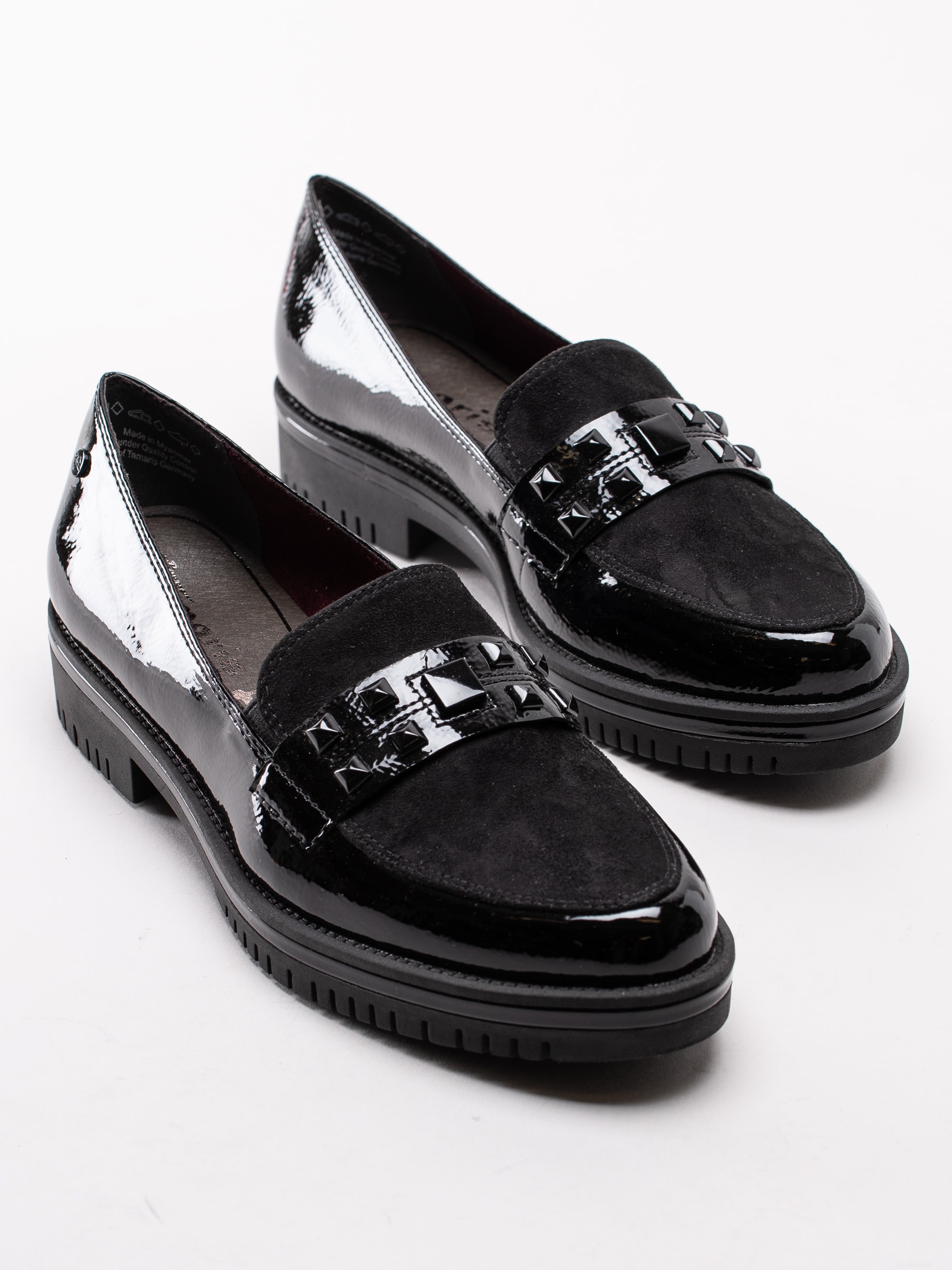 08193040 Tamaris 1-24706-23-073 svarta loafers med lackdetaljer-6