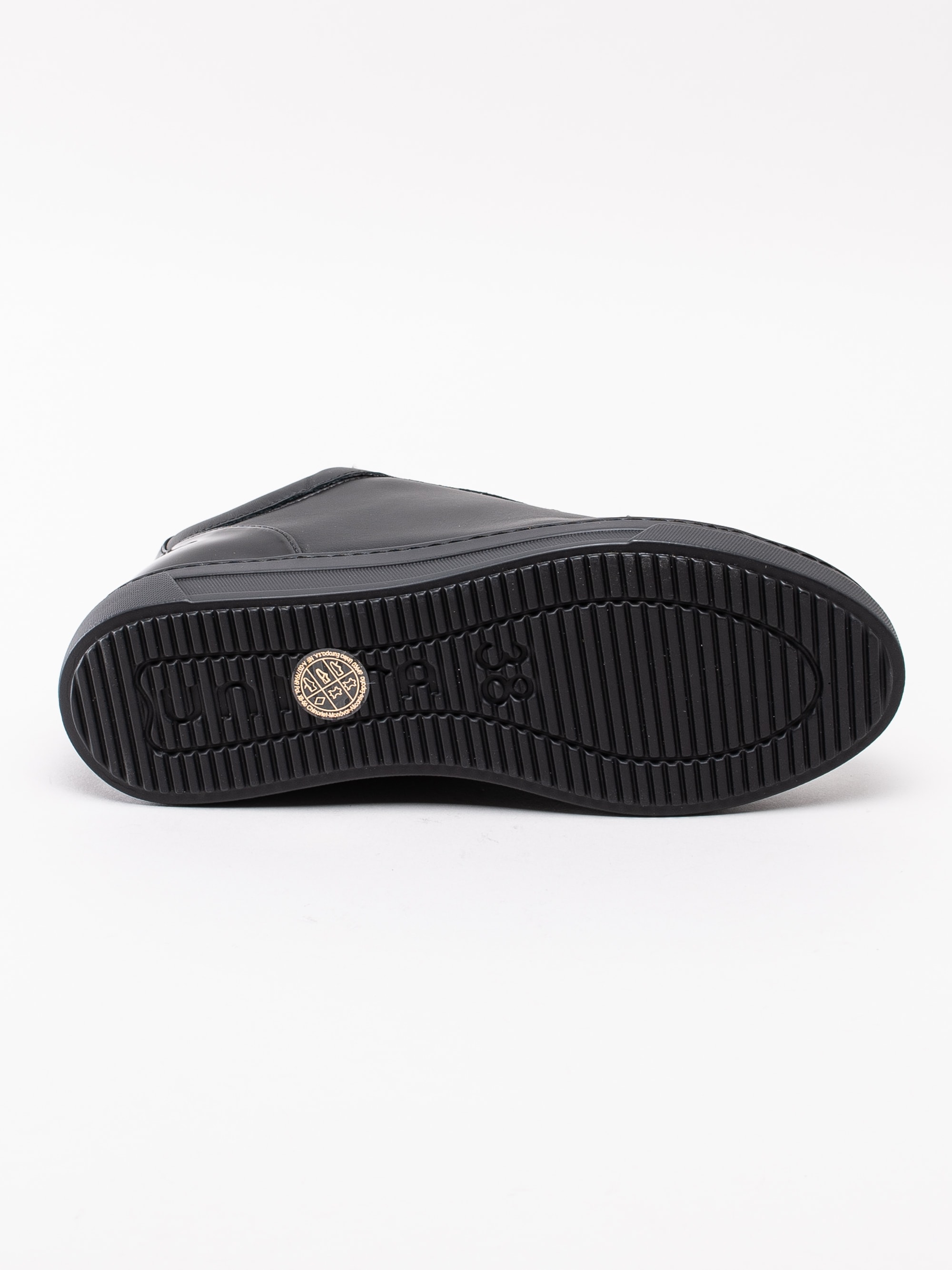 08193042 Unisa Fiyola Black svarta platå sneakers med lackdetaljer-5