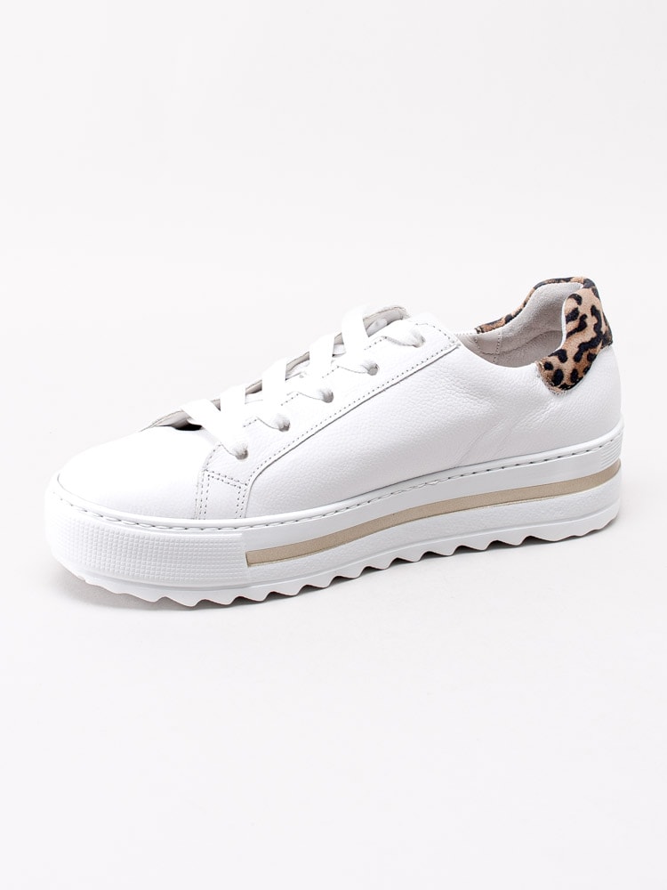 08201038 Gabor 46.495-51 Vita sneakers i skinn med leopardmönstrade detaljer-2