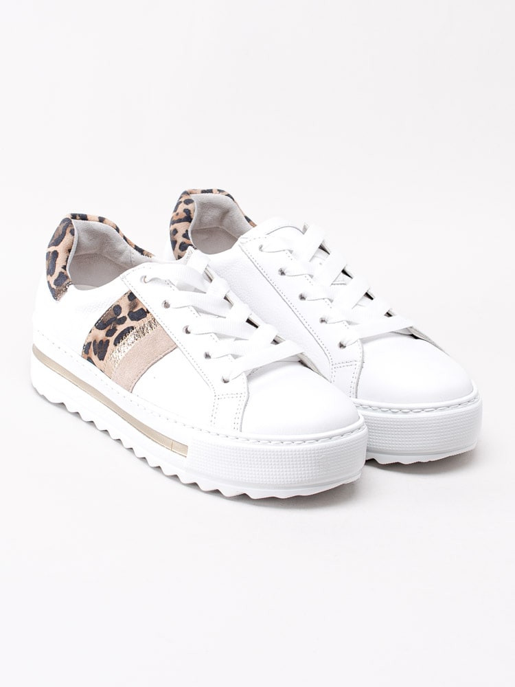 08201038 Gabor 46.495-51 Vita sneakers i skinn med leopardmönstrade detaljer-3