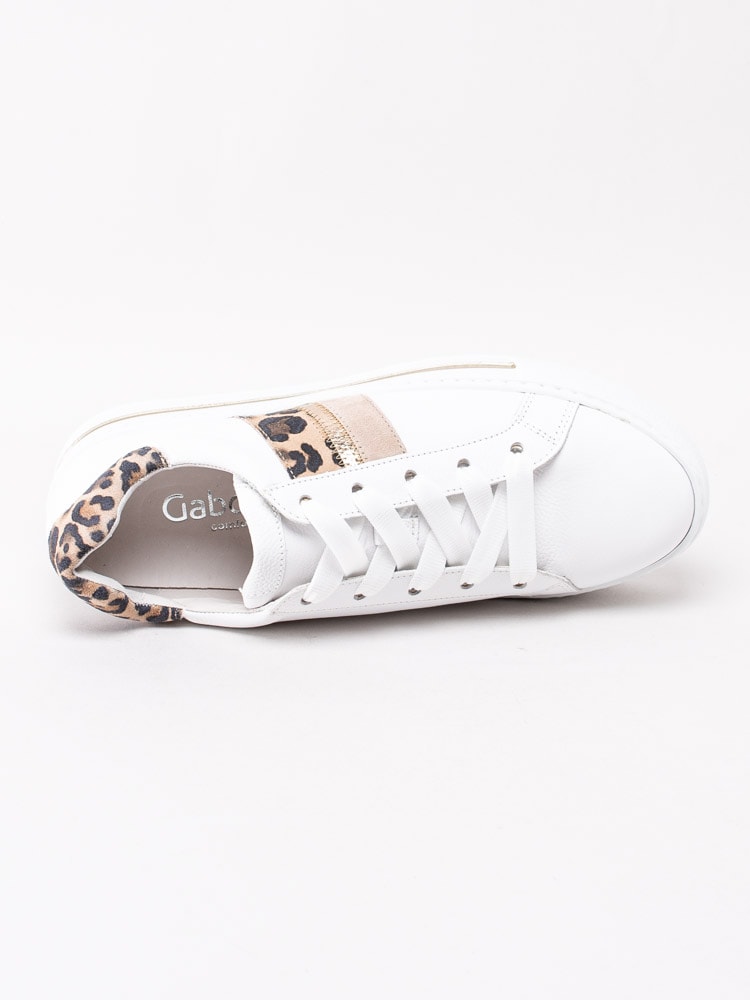 08201038 Gabor 46.495-51 Vita sneakers i skinn med leopardmönstrade detaljer-4