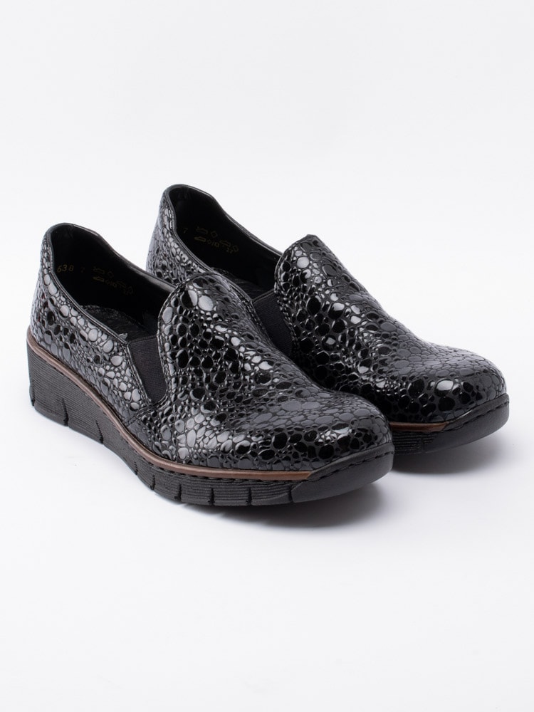 08201166 Rieker 53766-45 svarta loafers i lack med krokodilmönster-3