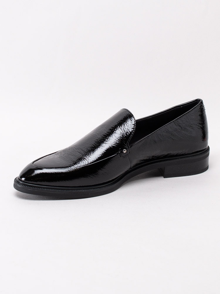 08203048 Vagabond Frances 5006-460-20 Svarta loafers i lack-2