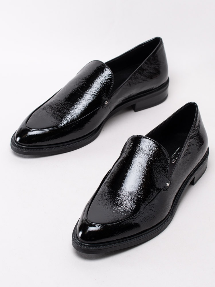 08203048 Vagabond Frances 5006-460-20 Svarta loafers i lack-6